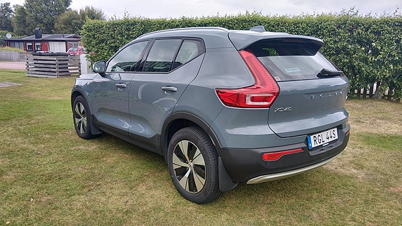 Volvo XC40 2 of 5