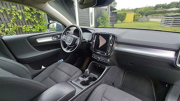 Volvo XC40 4 of 5