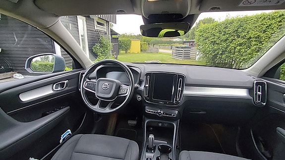 Volvo XC40 3 of 5