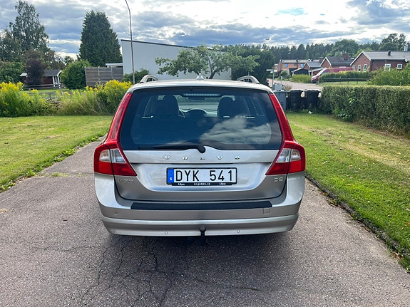 Volvo V70 4 of 5