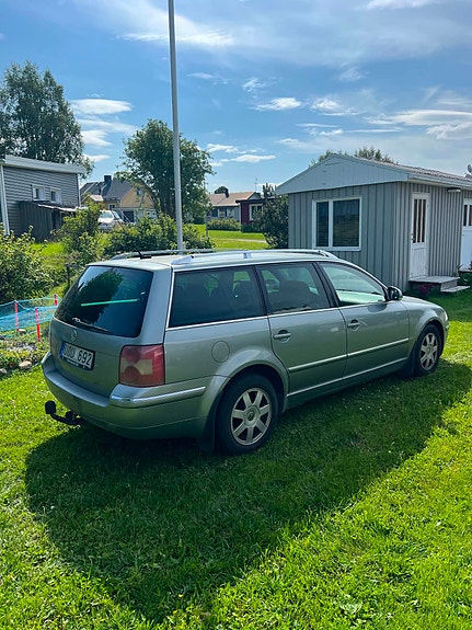 Volkswagen Passat 2 of 5