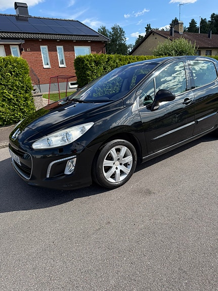 Peugeot 308 4 of 5
