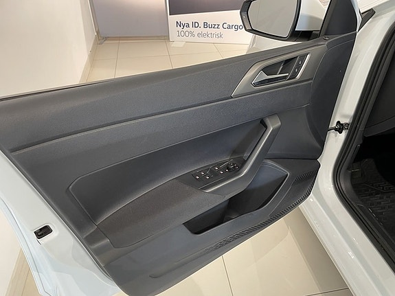 Volkswagen Polo 13 of 18