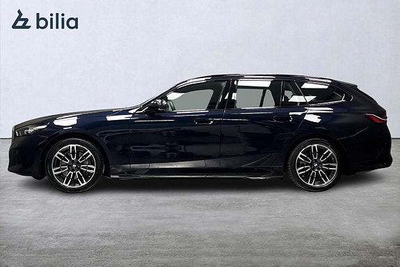 BMW i5 4 of 5