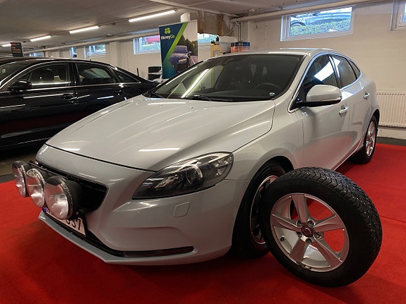 Volvo V40 3 of 5