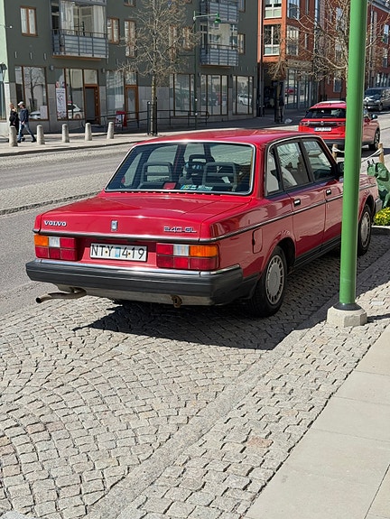 Volvo 240 4 of 5
