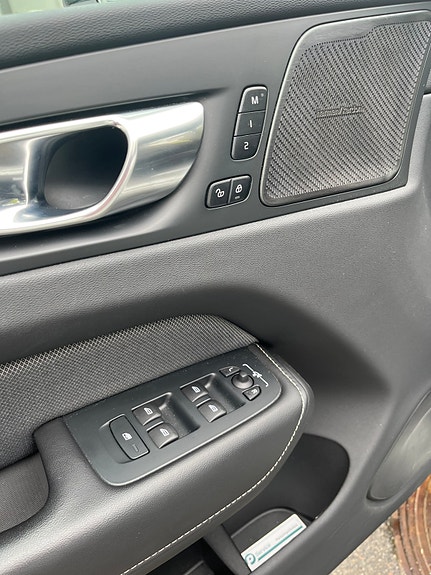 Volvo XC60 3 of 5