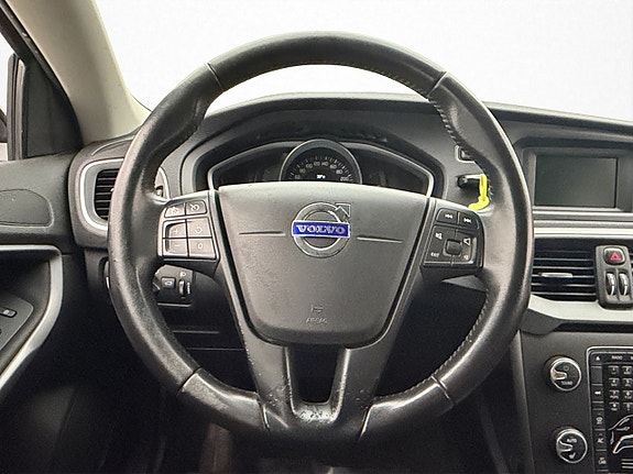 Volvo V40 11 of 27
