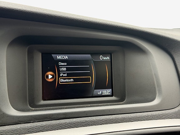 Volvo V40 16 of 27
