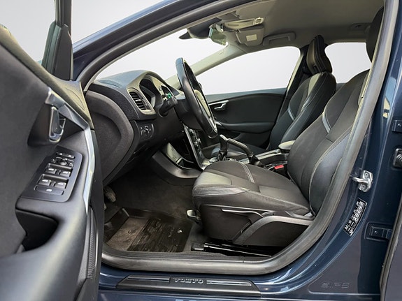 Volvo V40 10 of 23