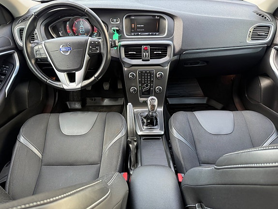 Volvo V40 17 of 23