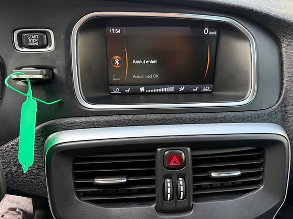 Volvo V40 12 of 23