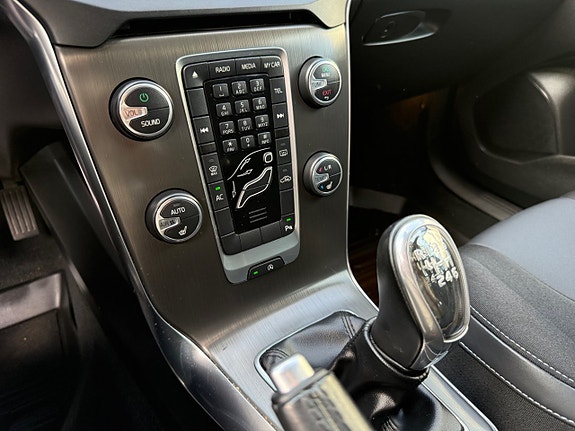 Volvo V40 11 of 23