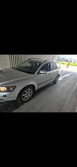 Volvo V50 3 of 5