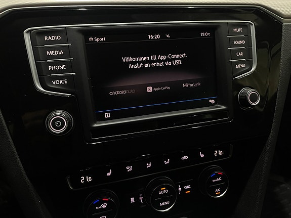 Volkswagen Passat Alltrack 18 of 26