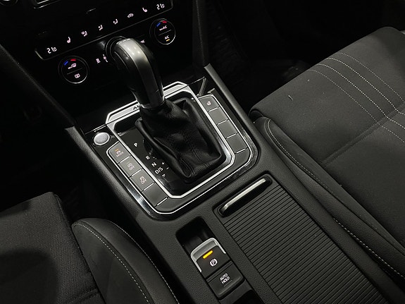 Volkswagen Passat Alltrack 23 of 26