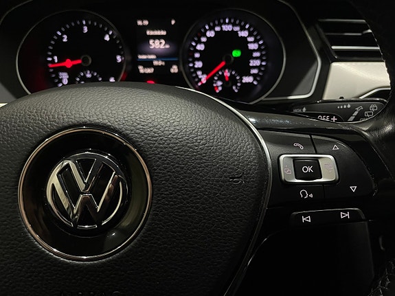 Volkswagen Passat Alltrack 21 of 26