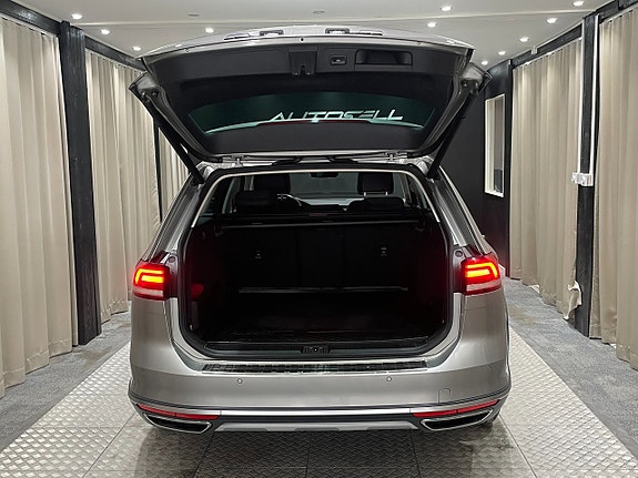 Volkswagen Passat Alltrack 7 of 26