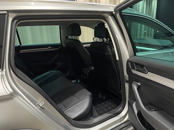 Volkswagen Passat Alltrack 9 of 26