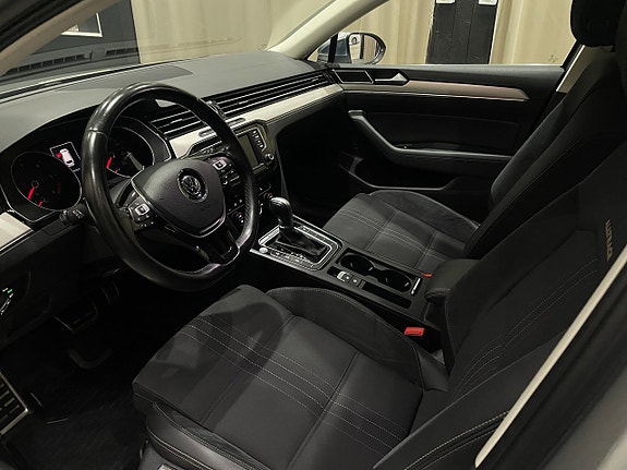 Volkswagen Passat Alltrack 13 of 26