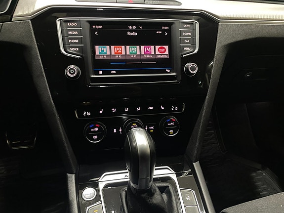 Volkswagen Passat Alltrack 22 of 26