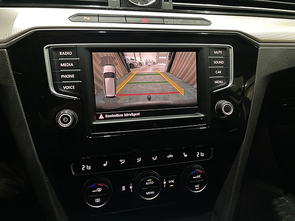 Volkswagen Passat Alltrack 19 of 26