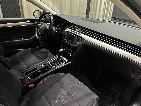 Volkswagen Passat Alltrack 14 of 26