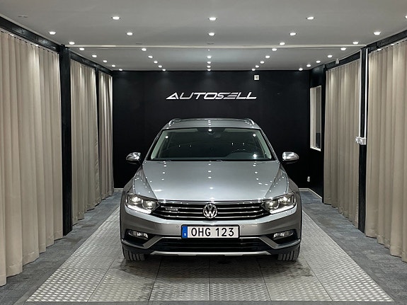 Volkswagen Passat Alltrack 3 of 5