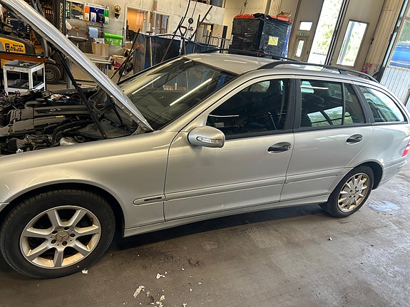 Mercedes-Benz C180 6 of 9
