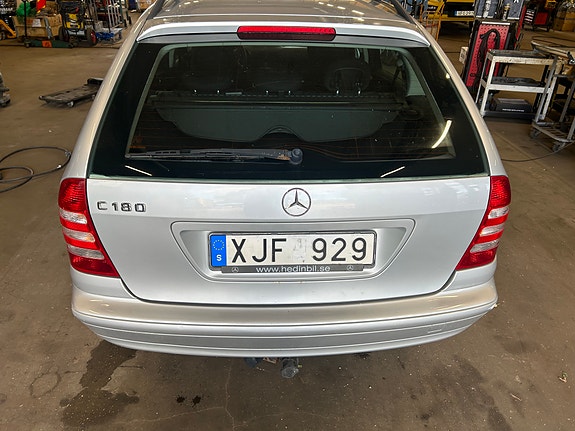Mercedes-Benz C180 4 of 9