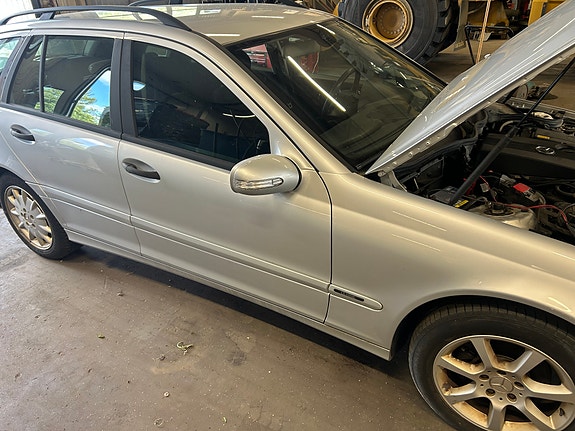 Mercedes-Benz C180 5 of 9