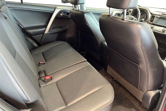 Toyota RAV4 9 of 21