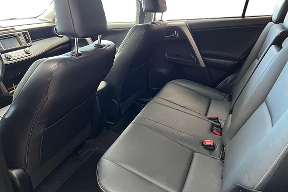 Toyota RAV4 13 of 21