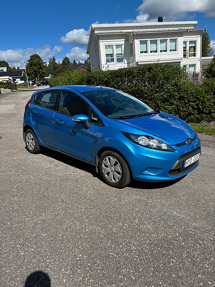 Ford Fiesta 2 of 5