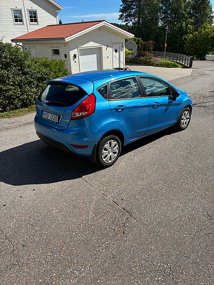 Ford Fiesta 4 of 5