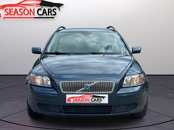 Volvo V50 3 of 5