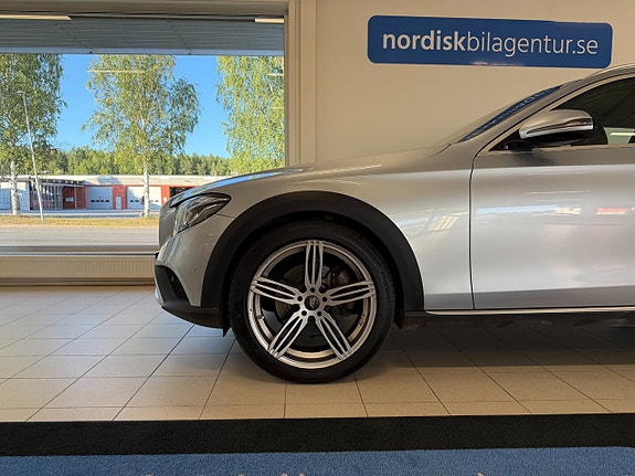 Mercedes-Benz E220 d 4 of 5