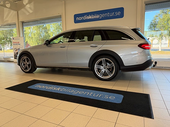 Mercedes-Benz E220 d 3 of 5