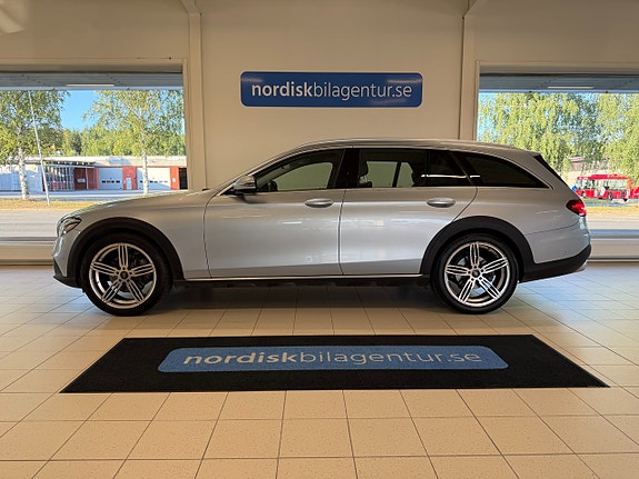Mercedes-Benz E220 d 2 of 5