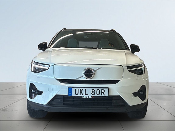 Volvo XC40 2 of 5