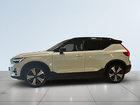Volvo XC40 3 of 5