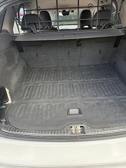 Volvo XC60 2 of 5