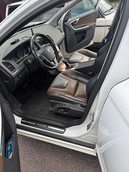 Volvo XC60 3 of 5