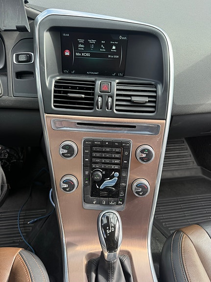 Volvo XC60 8 of 14