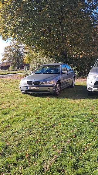 BMW 318i 2 of 5
