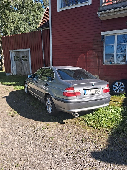 BMW 318i 3 of 5