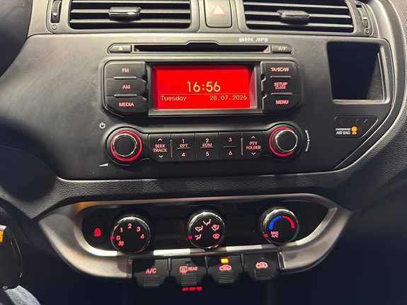 Kia Rio 13 of 15