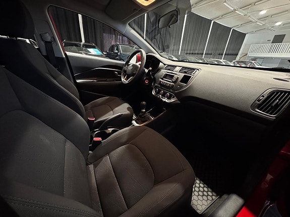 Kia Rio 7 of 15