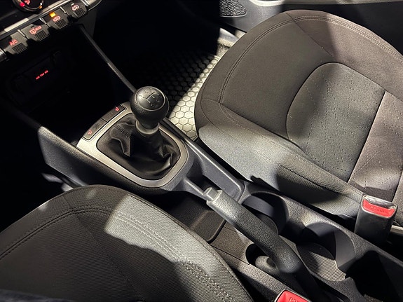 Kia Rio 10 of 15