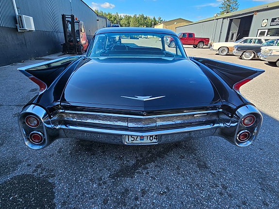 Cadillac Deville 6 of 13